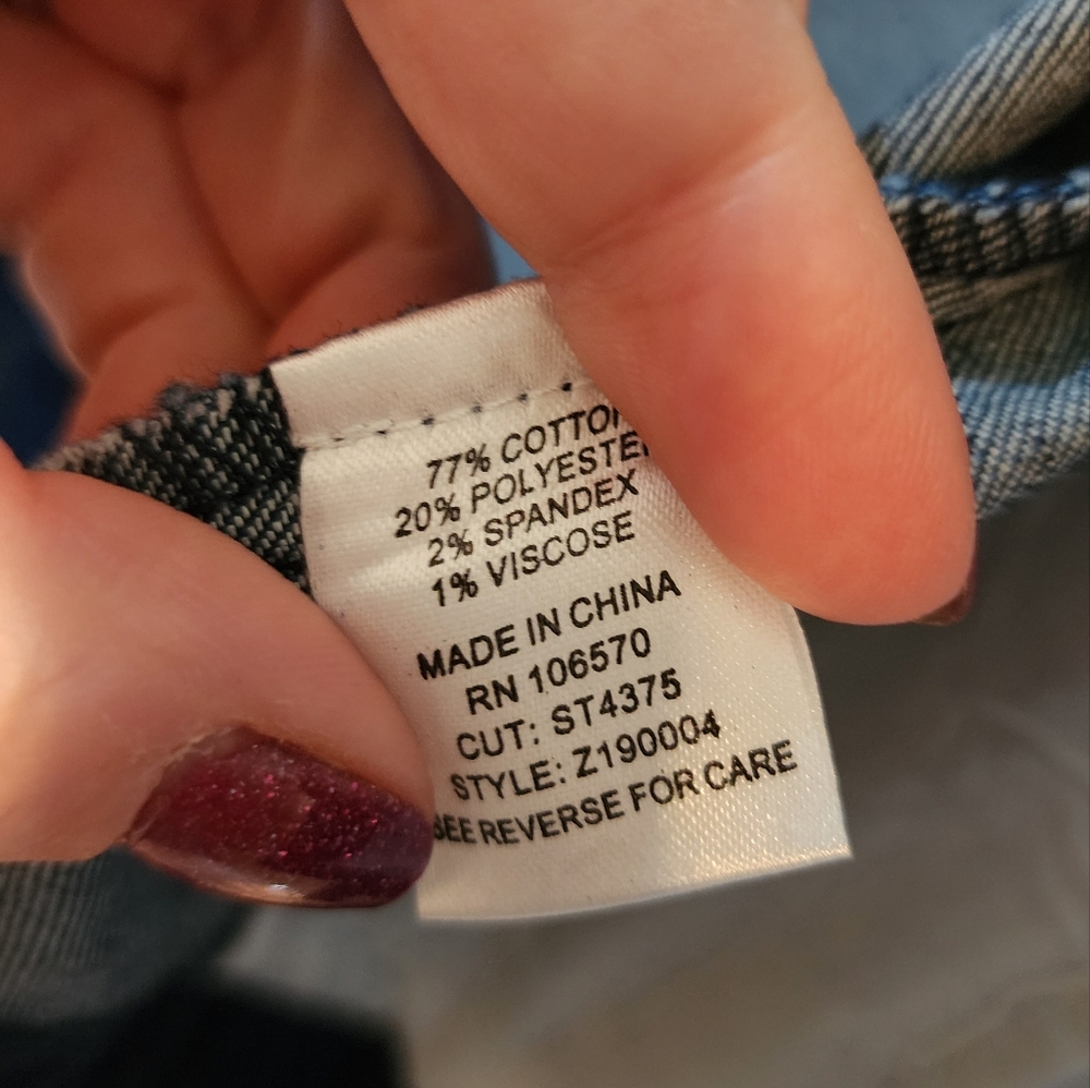 Elliot And Vine Denim Jacket NWOT scallop hem - Picture 3 of 4